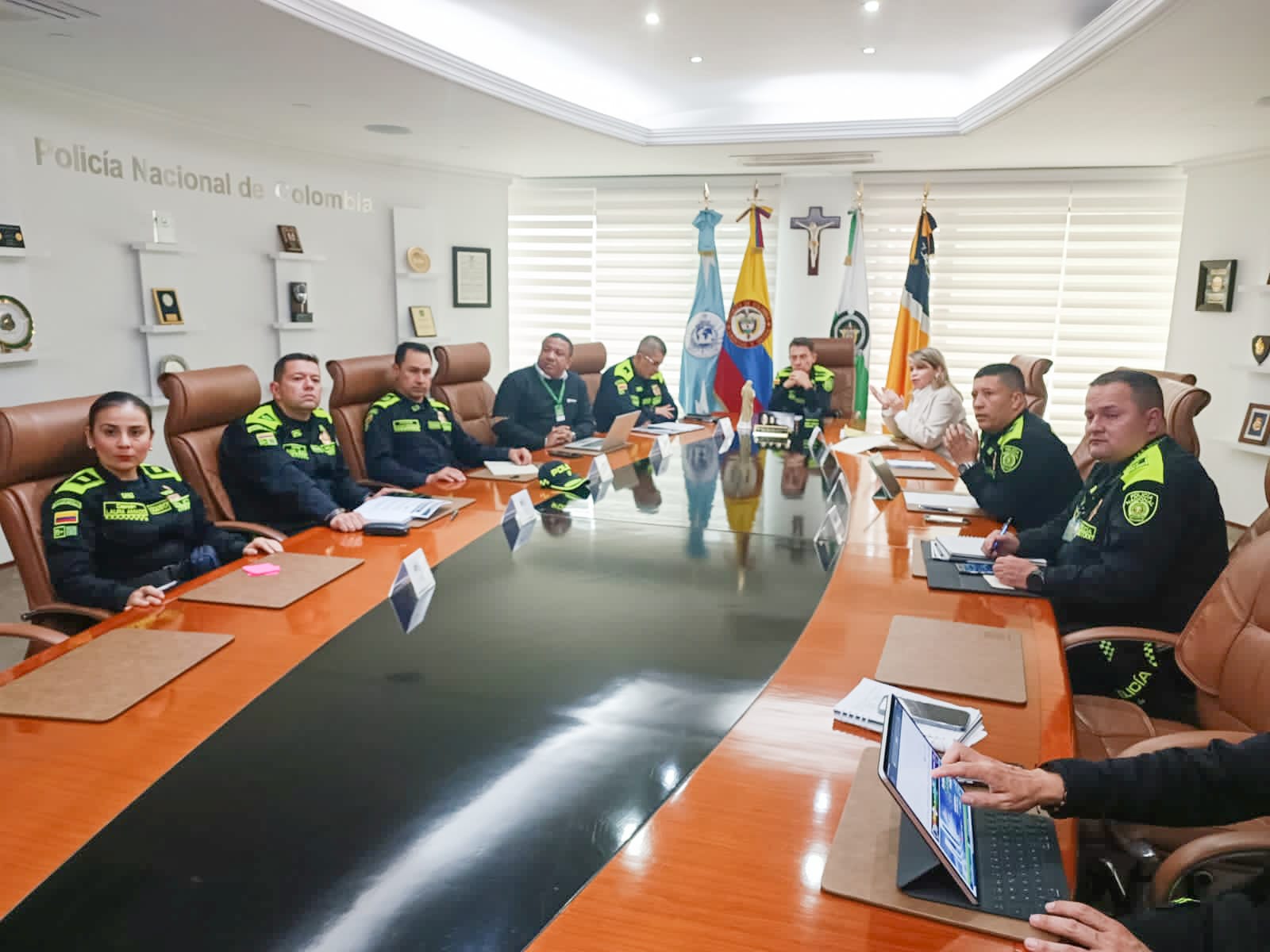 pie de fuerza de policias para santa marta