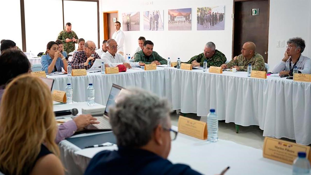 Los delegados del Gobierno colombiano dialogaron con ministros de Panamá y funcionarios del Servicio Nacional de Fronteras (Senafront), visitaron la Base Binacional de Alto Limón y sobrevolaron la zona fronteriza para identificar las rutas que utilizan los migrantes.