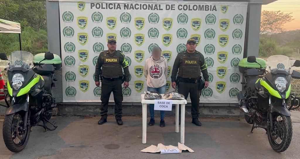 Quiso burlar los controles de los uniformados y la capturaron con faja cargada con base de coca