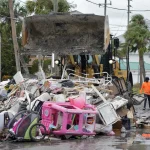 El huracán Milton es de categoría 5 en tanto Florida ordena evacuaciones y trabaja para limpiar los escombros de Helene